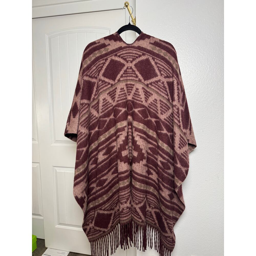Pendleton 100% Wool Shawl w Fringe in Beautiful Burgundy Pattern. Offers Welcome